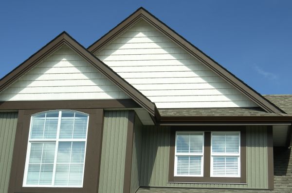 Vertical Vinyl Siding Repair in Issaquah
